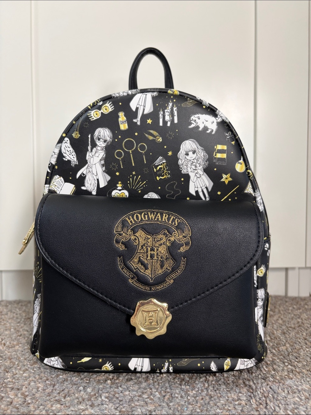 Loungefly Harry Potter Hogwarts Letter Quidditch Mini Backpack Black Gold